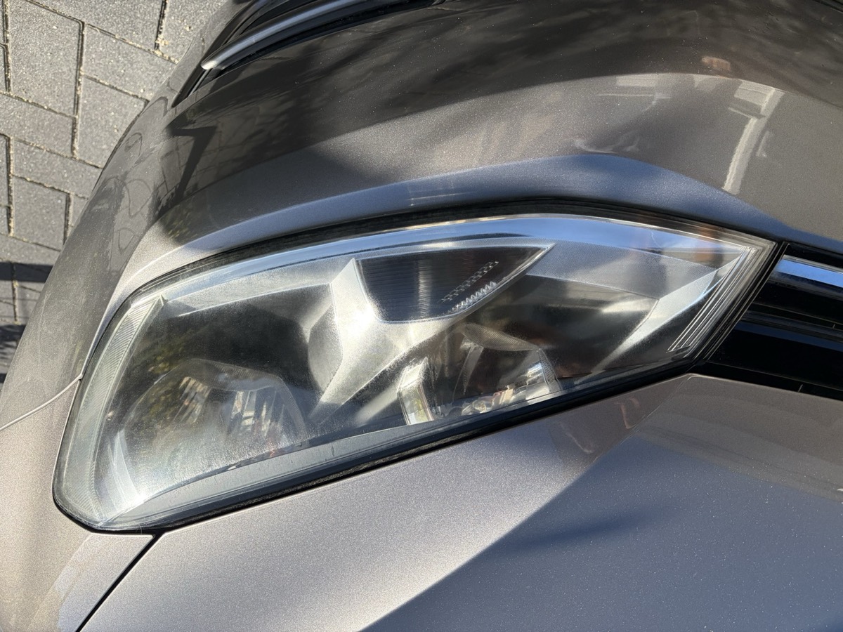Volkswagen Golf 7 linker koplamp na herstel: kristalhelder